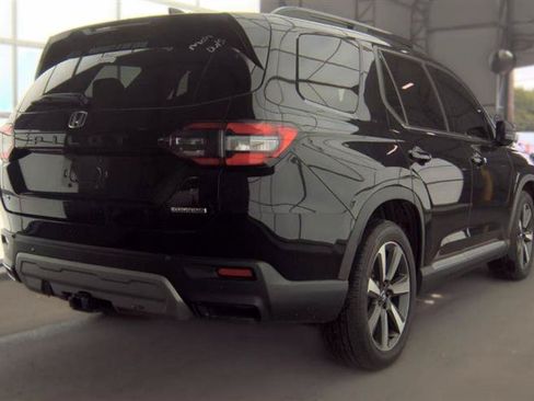 Used 2023 Honda Pilot Touring image 9