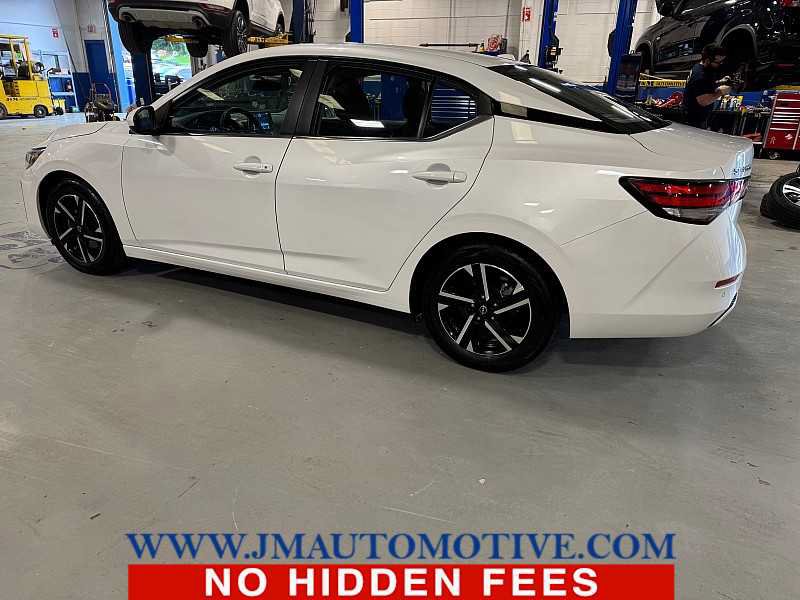 Used 2024 Nissan Sentra SV FWD image 3