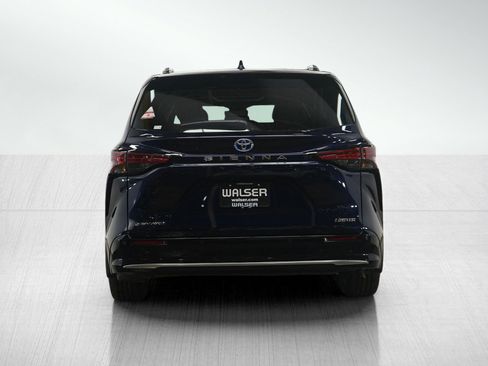 Used 2025 Toyota Sienna Limited image 4