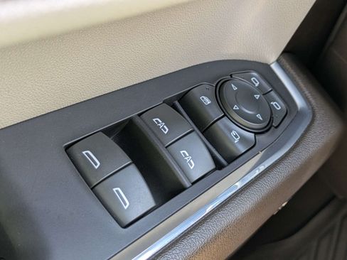Used 2022 Chevrolet Silverado 1500 LTZ AWD/4WD image 22