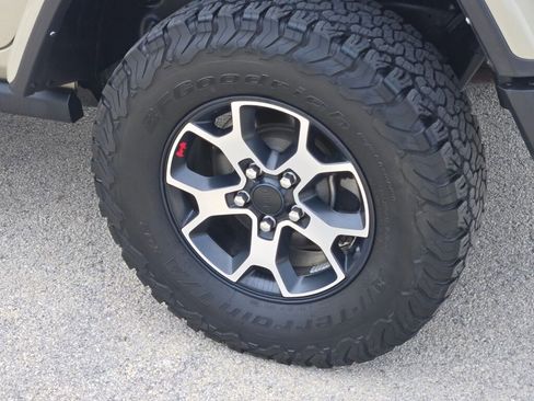 Used 2022 Jeep Wrangler Unlimited Rubicon w/ Steel Bumper Group image 15