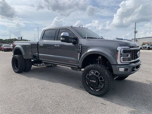 New 2024 Ford F450 Platinum w/ FX4 Off-Road Package image 2