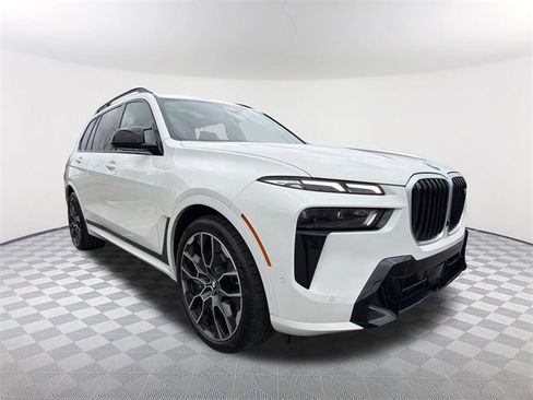 Used 2025 BMW X7 M60i image 3