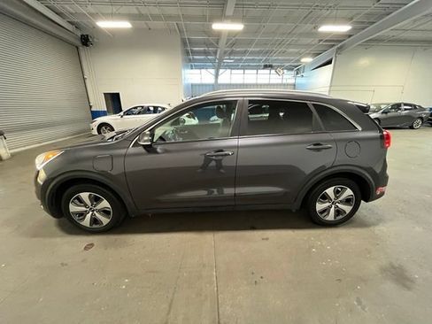 Used 2018 Kia Niro EX FWD image 6