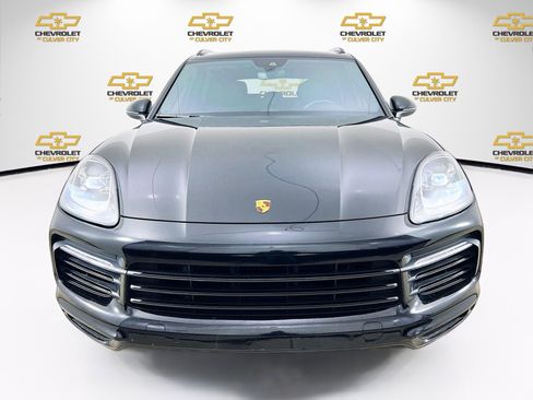 Used 2023 Porsche Cayenne Platinum Edition AWD/4WD image 2