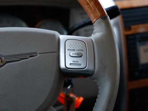 Used 2007 Chrysler Aspen Limited AWD/4WD image 28