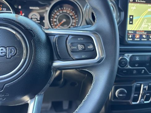 Used 2023 Jeep Wrangler Sahara image 28