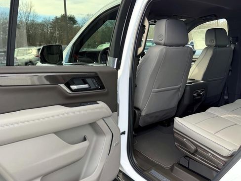 New 2026 GMC Yukon Elevation image 10