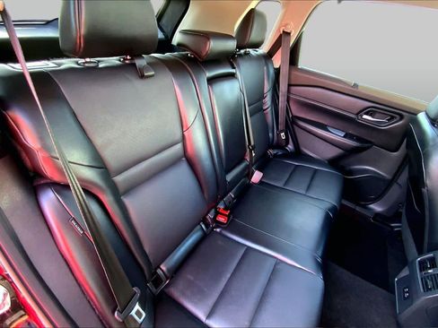 Used 2022 Nissan Rogue SV w/ SV Premium Package FWD image 18