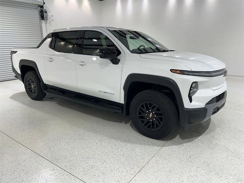 New 2025 Chevrolet Silverado EV LT image 7