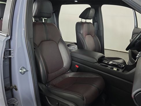 Certified 2025 Honda Pilot Black Edition image 21