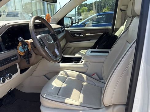 Used 2022 GMC Yukon XL Denali image 1