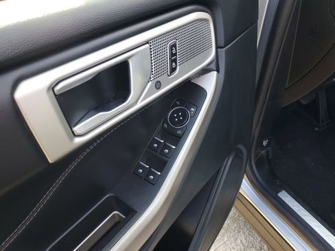 Used 2023 Ford Explorer Limited image 13