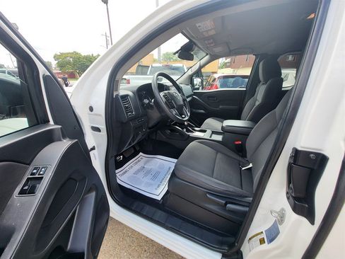 Used 2024 Nissan Frontier S RWD image 8