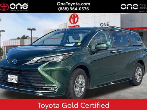 Used 2024 Toyota Sienna XLE FWD image 1