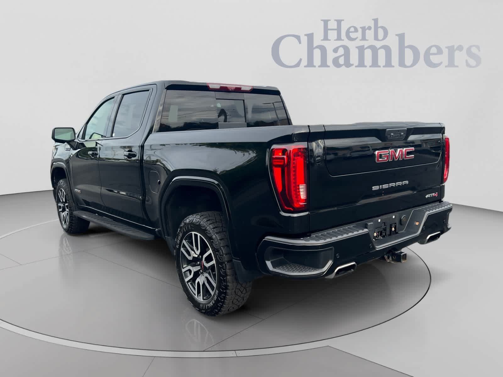 Used 2023 GMC Sierra 1500 AT4 w/ AT4 Premium Package AWD/4WD image 3