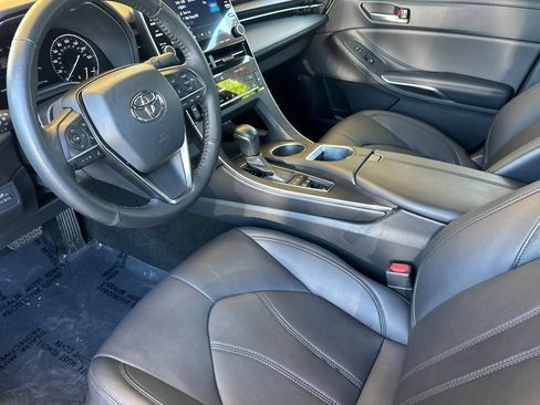 Certified 2022 Toyota Avalon XLE FWD image 12