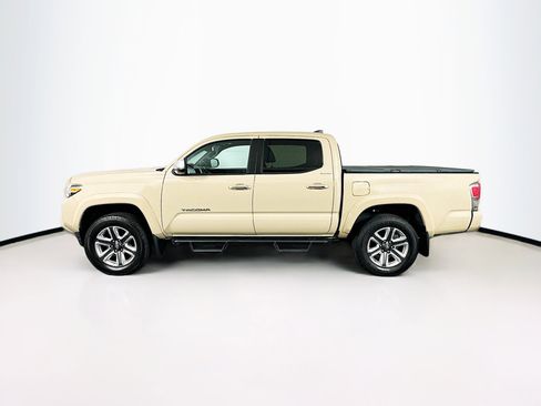 Used 2019 Toyota Tacoma Limited image 4