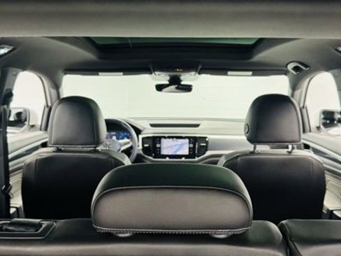 Used 2021 Volkswagen Atlas Cross Sport SEL R-Line image 14