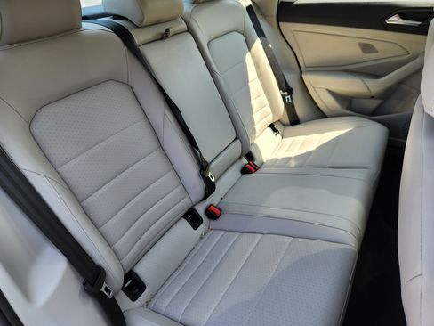 Used 2024 Volkswagen Jetta SE w/ Panoramic Sunroof Package FWD image 16