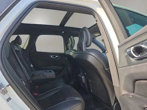 Used 2018 Volvo XC60 T5 R-Design w/ Protection Package AWD/4WD image 40