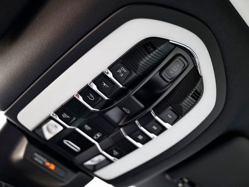 Certified 2026 Porsche Macan image 44