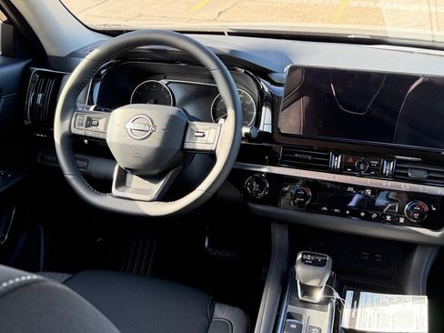 New 2026 Nissan Pathfinder SV image 7