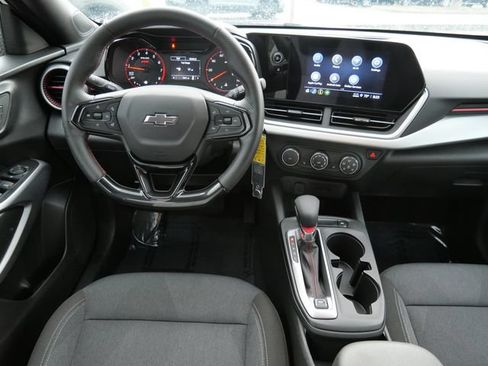 Used 2024 Chevrolet Trax RS FWD image 16
