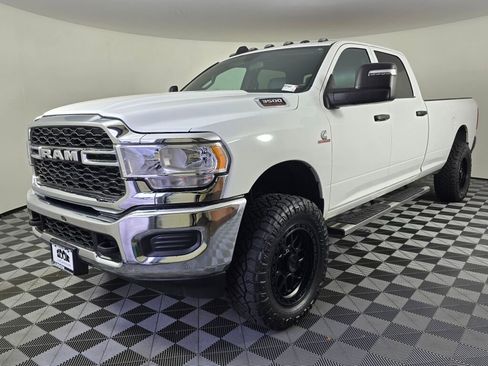 Used 2023 RAM 3500 Tradesman w/ Chrome Appearance Group image 4