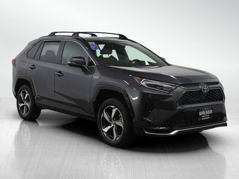 Used 2021 Toyota RAV4 SE w/ Weather & Moonroof Package image 7