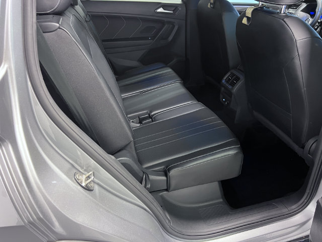 Certified 2022 Volkswagen Tiguan SE R-Line FWD image 13
