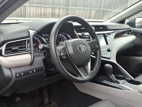 Used 2019 Toyota Camry L image 18