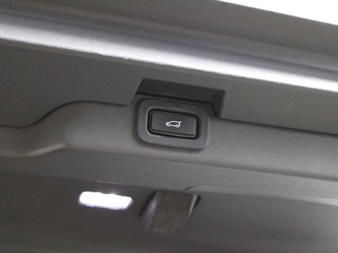 Used 2022 Land Rover Discovery S R-Dynamic image 35