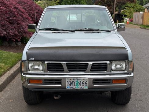 Used 1993 Nissan Pickup 4x4 King Cab image 4