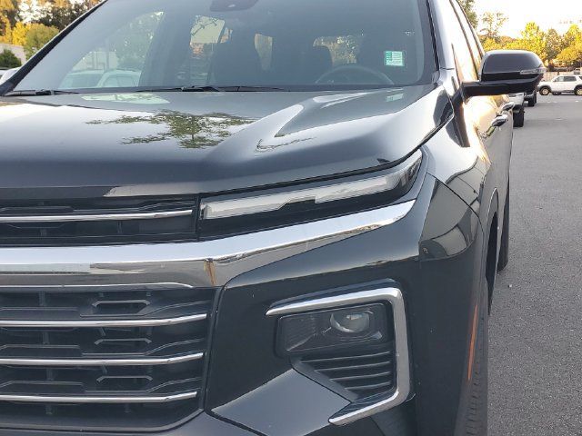 Used 2026 Chevrolet Traverse LT w/ Driver Confidence Package FWD image 4