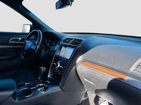 Used 2019 Ford Explorer Limited w/ Class III Trailer Tow Package image 30