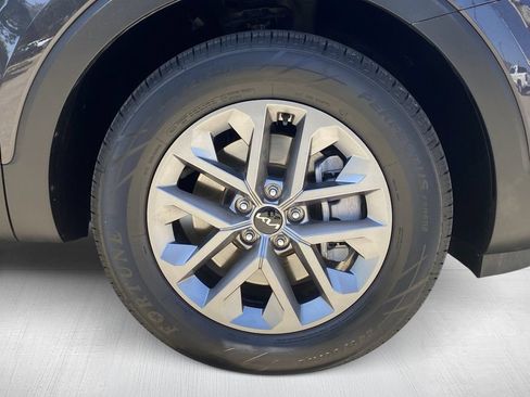 Used 2025 Kia Telluride LX FWD image 13