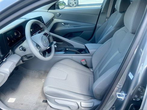 Used 2026 Hyundai Elantra SE FWD image 13