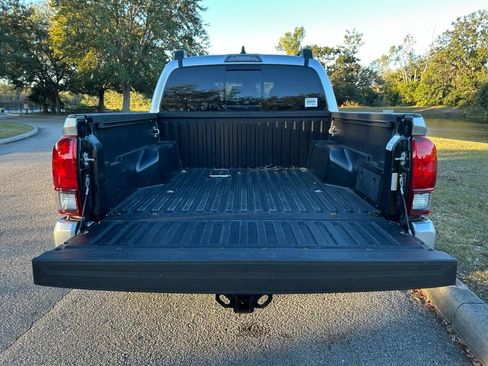 Used 2022 Toyota Tacoma SR5 image 10