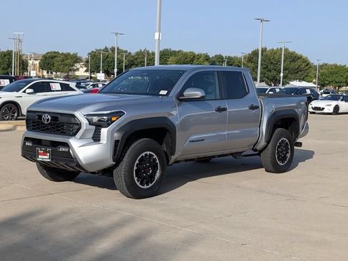 Used 2025 Toyota Tacoma TRD Off-Road AWD/4WD image 9