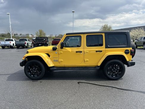 Used 2021 Jeep Wrangler Unlimited Sahara w/ Dual Top Group AWD/4WD image 4