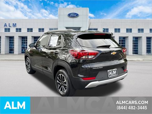 Used 2024 Chevrolet TrailBlazer LT w/ Driver Confidence Package image 9