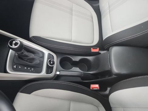 Used 2025 Hyundai Venue SEL FWD image 30