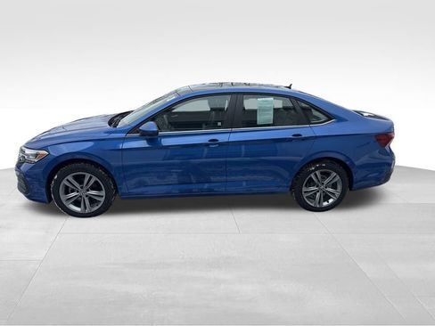 Used 2023 Volkswagen Jetta SE w/ Panoramic Sunroof Package image 2