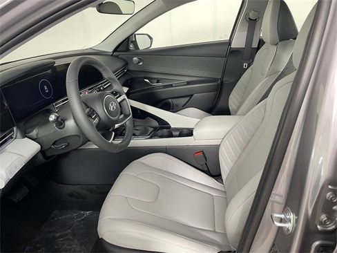 New 2025 Hyundai Elantra Limited image 2