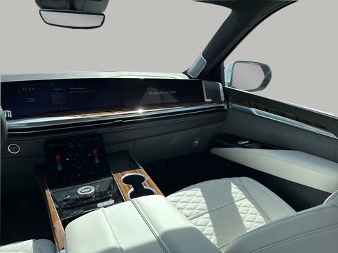 New 2026 Cadillac Escalade Platinum Sport w/ LPO, Floor Liner Package image 33