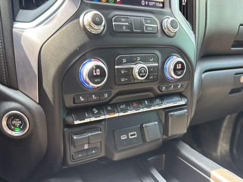 Used 2021 GMC Sierra 1500 SLT w/ SLT Convenience Package AWD/4WD image 27