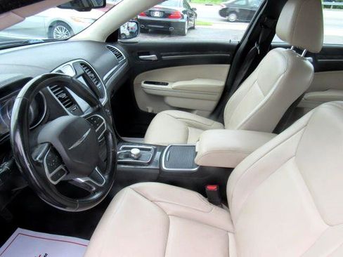 Used 2019 Chrysler 300 Touring L w/ Quick Order Package 22F image 9