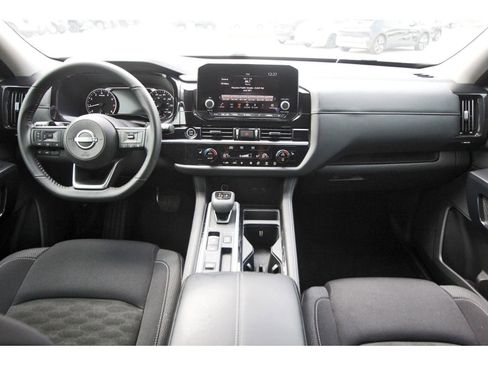 Used 2024 Nissan Pathfinder SV w/ SV Premium Package image 11