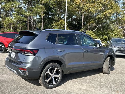 New 2026 Volkswagen Taos SEL image 5